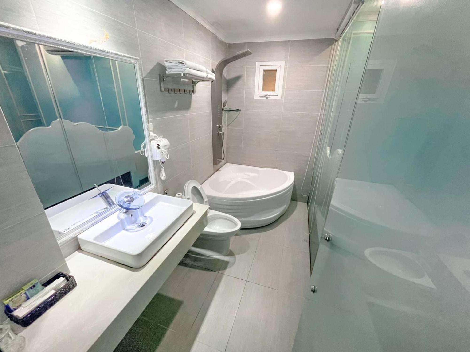 Khai Hung Hotel Binh Chanh Hô Chi Minh-Ville Extérieur photo