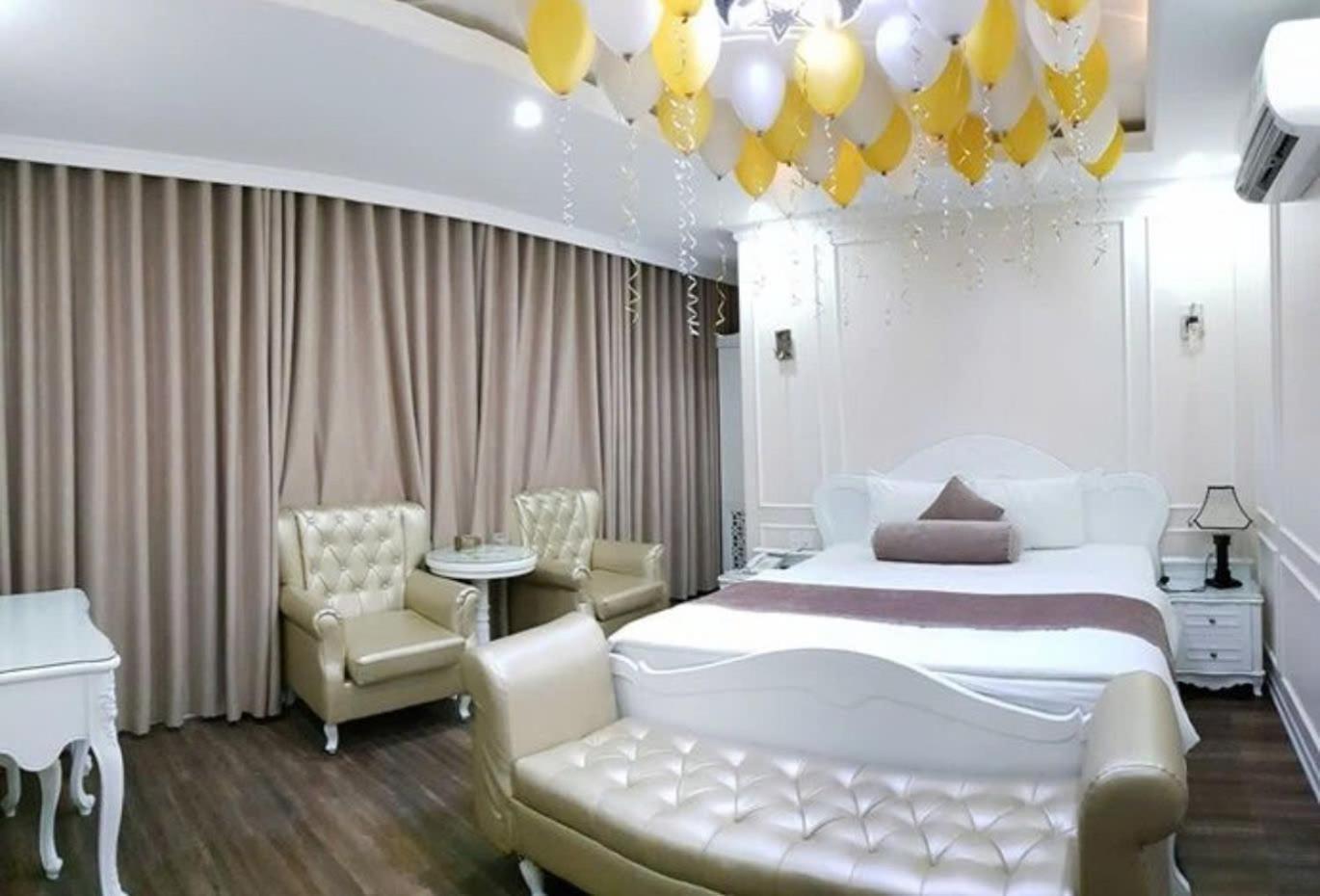 Khai Hung Hotel Binh Chanh Hô Chi Minh-Ville Extérieur photo